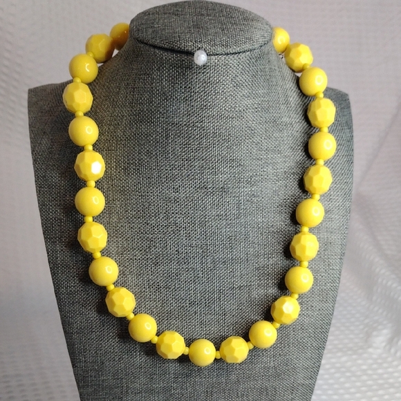 Jewelry - Yellow Beaded Necklace